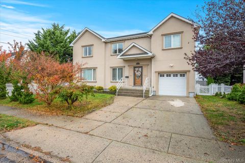 2261 Willow Street Wantagh NY 11793
