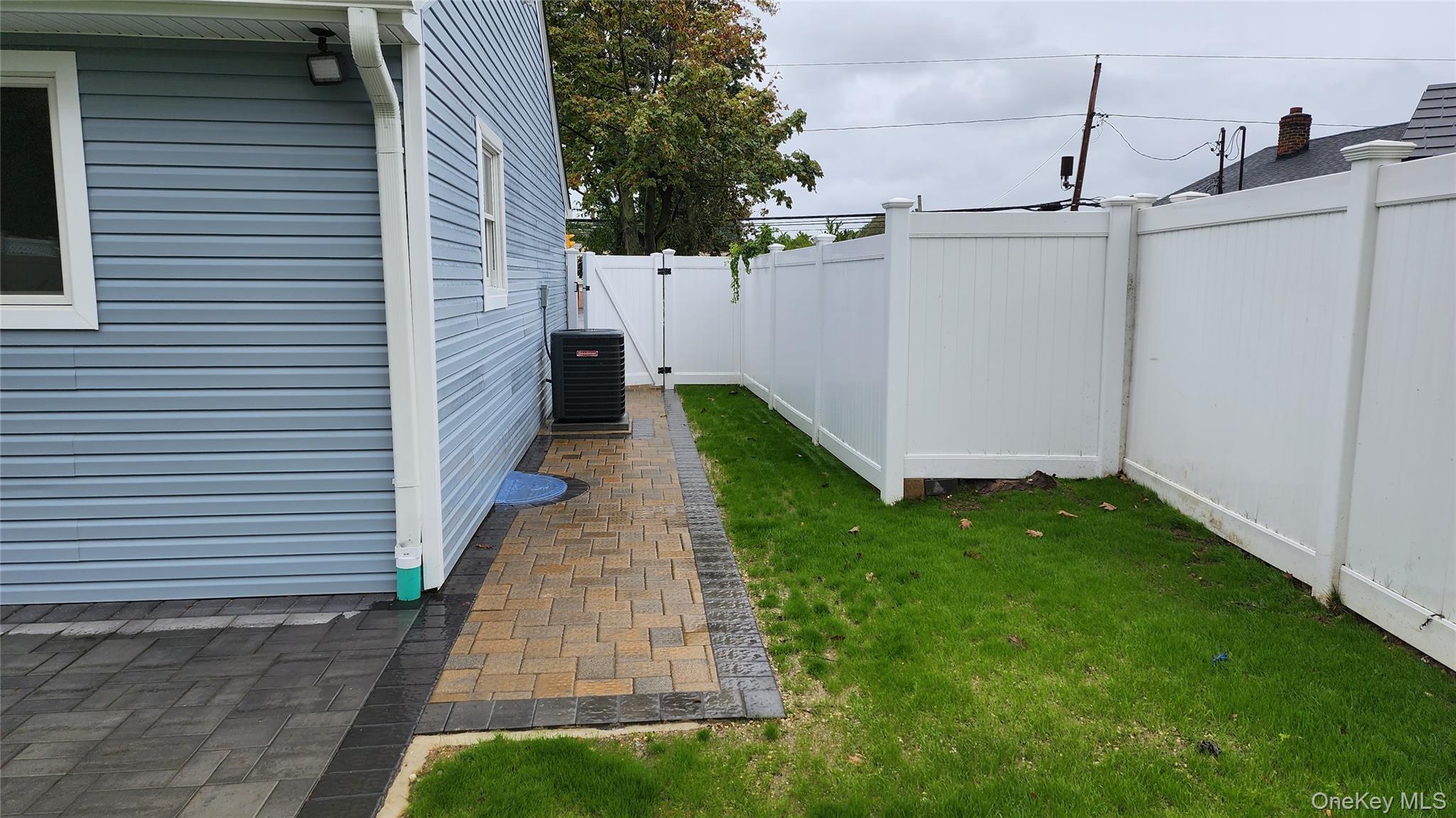 Glen Cove, New York 11542, United States, 3 Bedrooms Bedrooms, ,3 BathroomsBathrooms,Residential,Active,239313