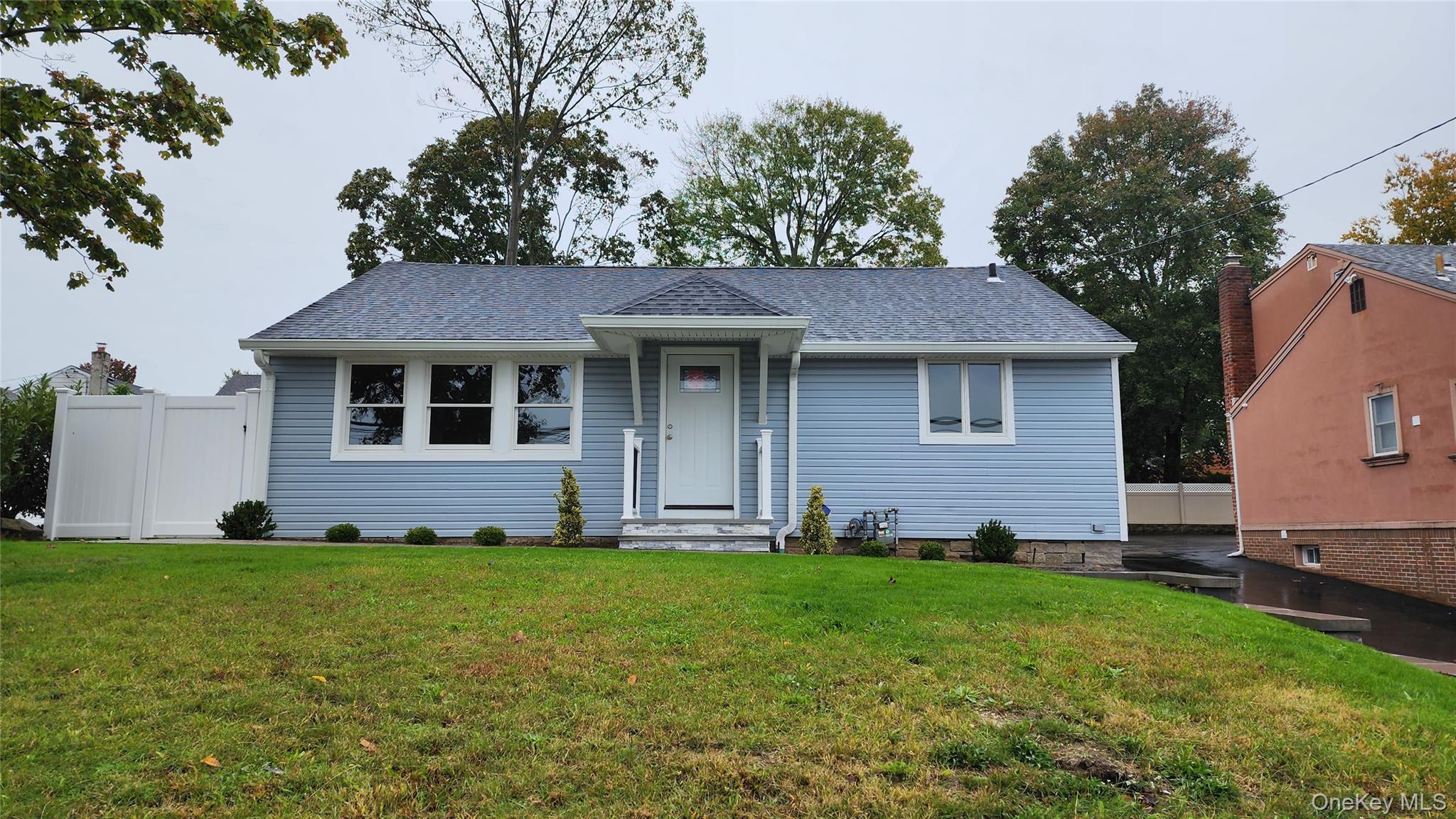 Glen Cove, New York 11542, United States, 3 Bedrooms Bedrooms, ,3 BathroomsBathrooms,Residential,Active,239313