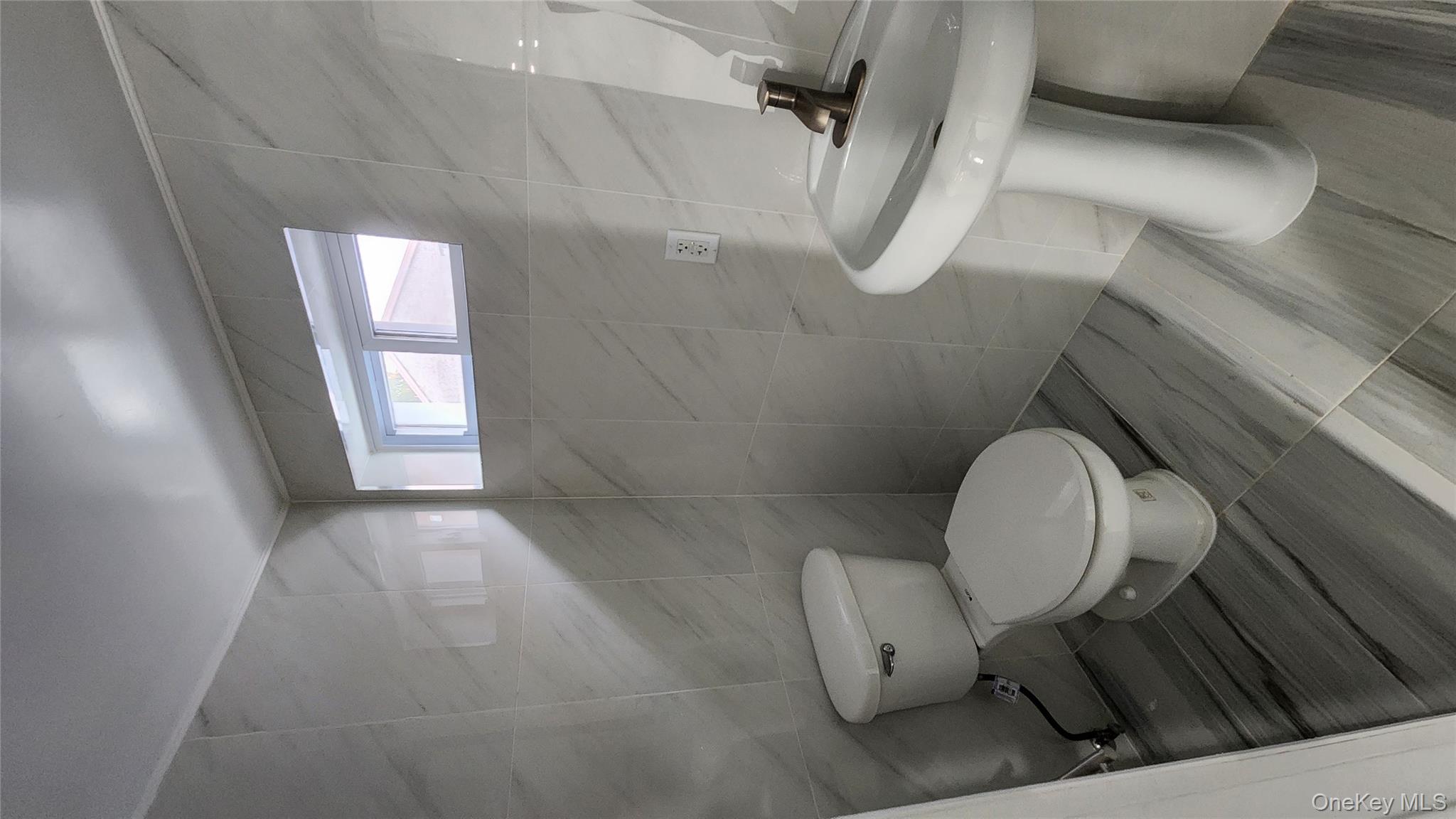 Glen Cove, New York 11542, United States, 3 Bedrooms Bedrooms, ,3 BathroomsBathrooms,Residential,Active,239313