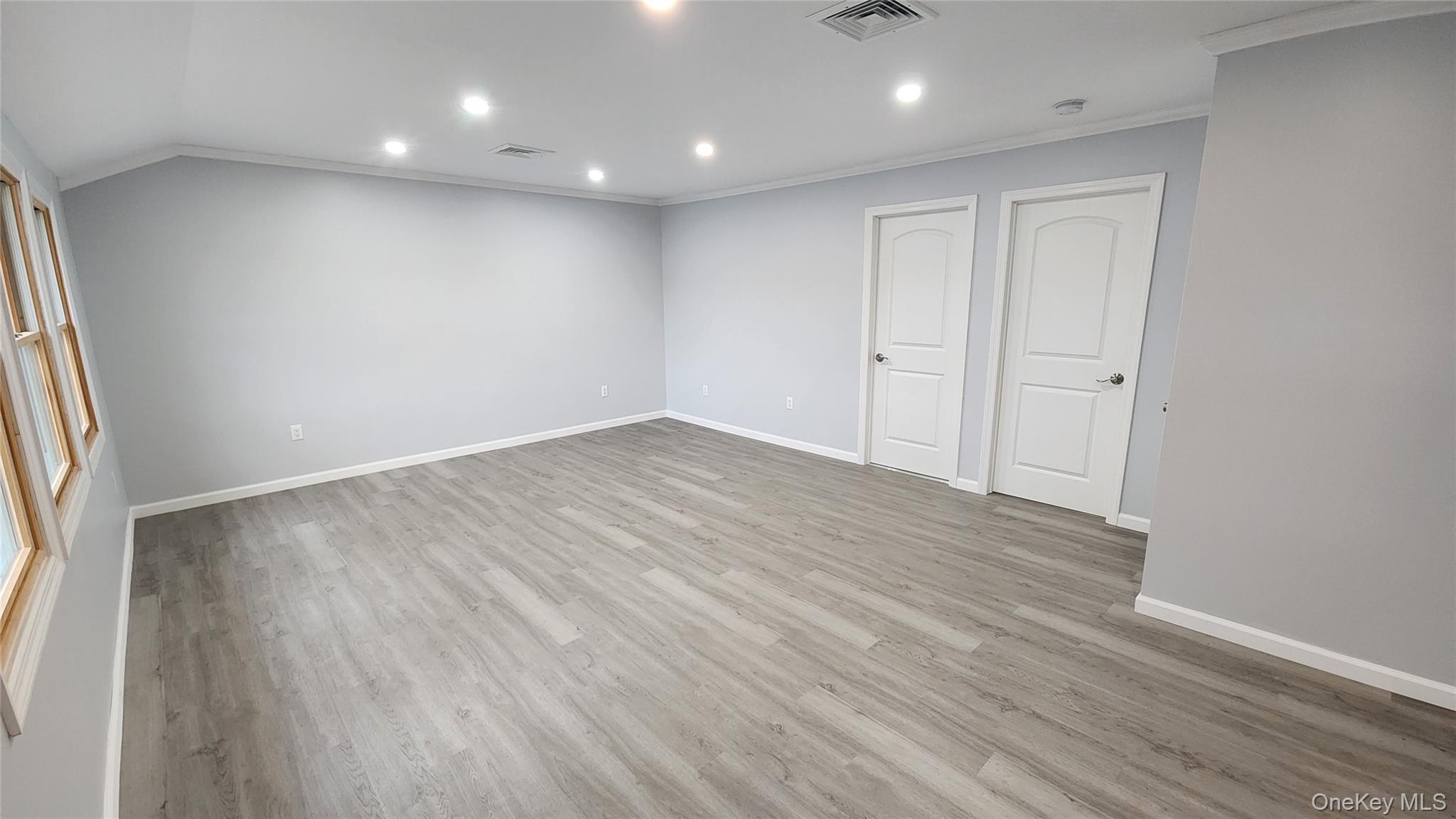 Glen Cove, New York 11542, United States, 3 Bedrooms Bedrooms, ,3 BathroomsBathrooms,Residential,Active,239313