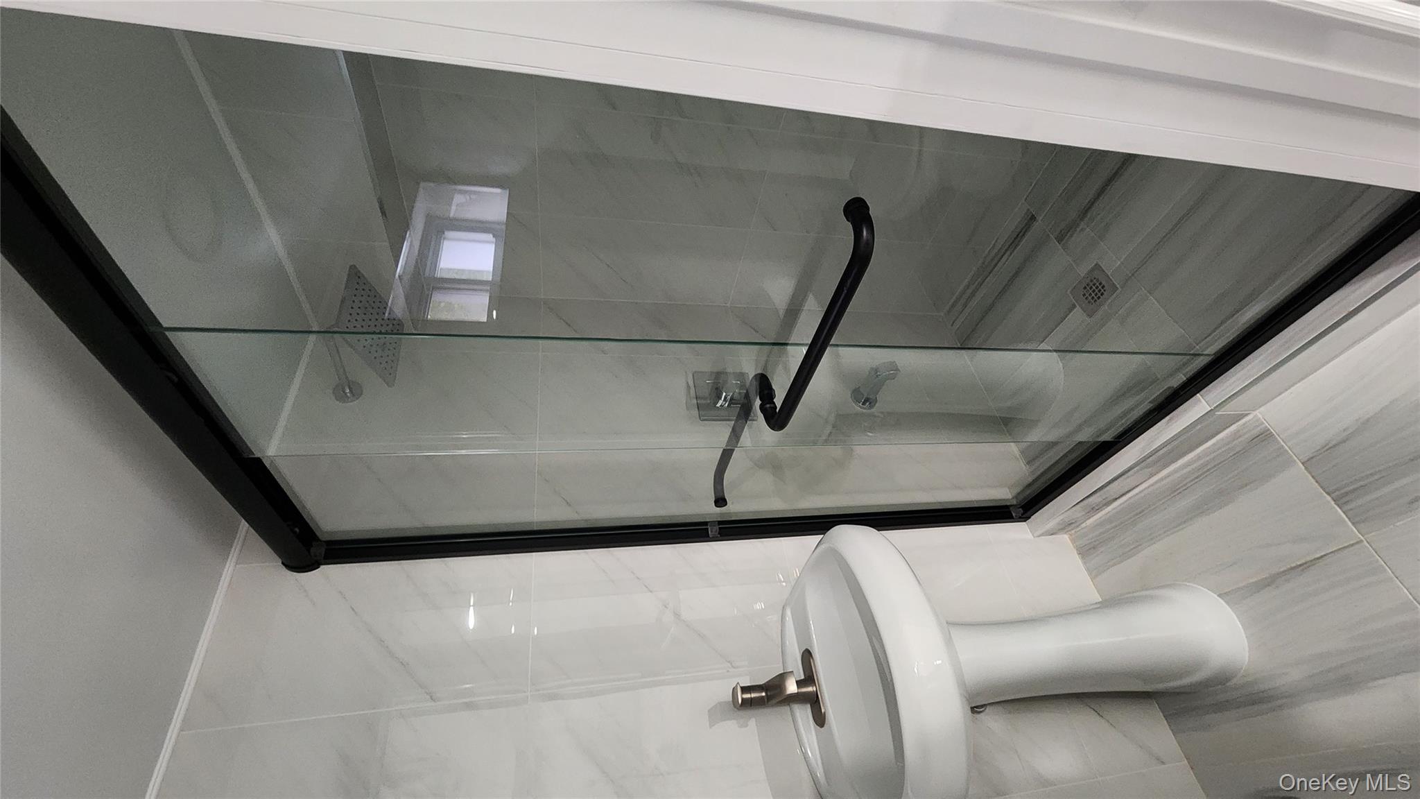 Glen Cove, New York 11542, United States, 3 Bedrooms Bedrooms, ,3 BathroomsBathrooms,Residential,Active,239313