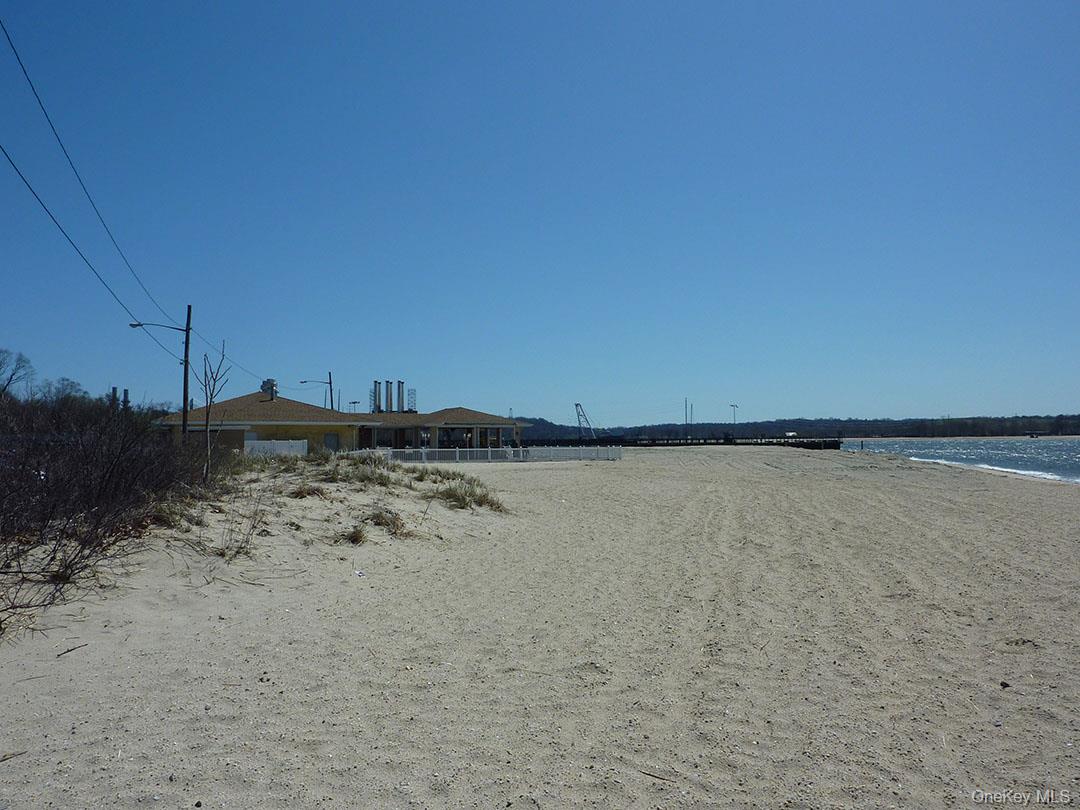 Glen Cove, New York 11542, United States, 3 Bedrooms Bedrooms, ,3 BathroomsBathrooms,Residential,Active,239313