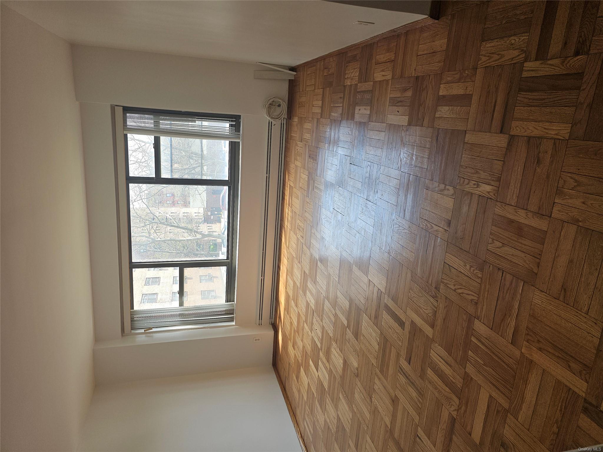 34th Ave Ave 3B, Astoria, Queens, NY - 1 Bedrooms  
1 Bathrooms  
4 Rooms - 