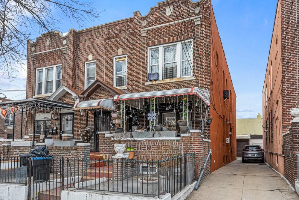 32nd Avenue, East Elmhurst, Queens, NY - 6 Bedrooms  
3 Bathrooms - 
