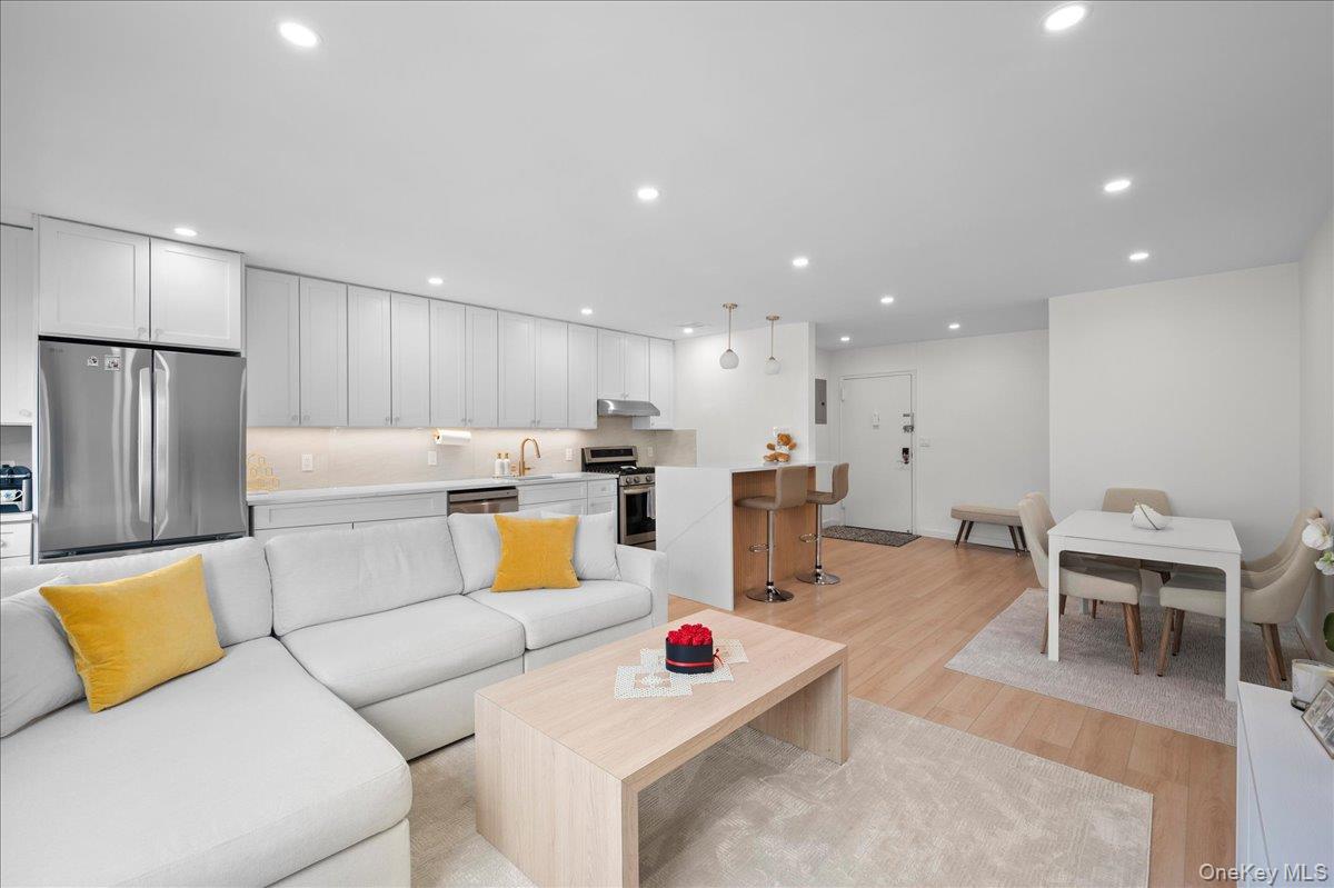 900 Midland Avenue 2G