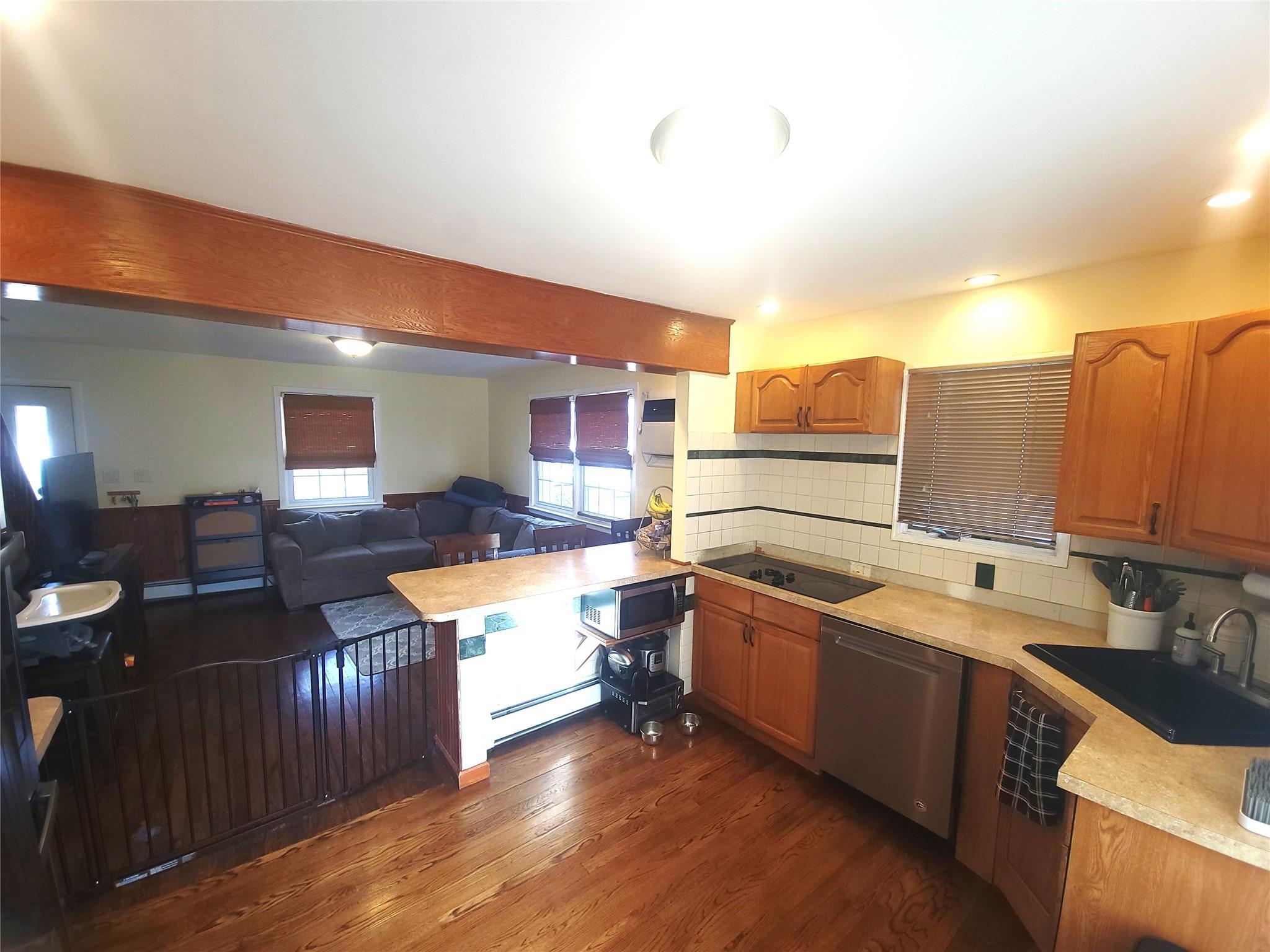 572 Chamberlin Street, East Meadow, New York image 22