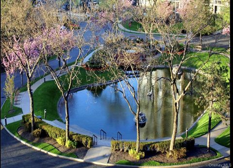 Condo For Sale - 1 Bay Club Drive #12 F<br/> Bayside, NY 11360