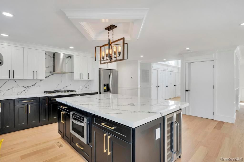 Photo of 26 Fieldstone Drive, Syosset, NY 11791 (MLS # 971934)