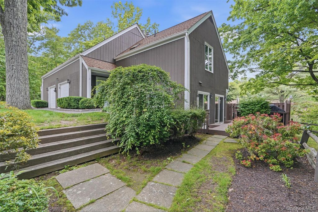 Photo of 2 Timberland Pass, Chappaqua, NY 10514 (MLS # 1006886)