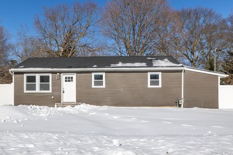 39 E Oakdale Street Bay Shore NY 11706