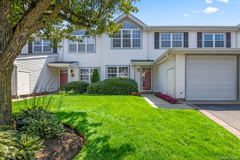 Photo of 16 Indian Trace, Kings Park, NY 11754 (MLS # 900480)