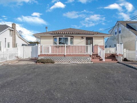 Photo of 1367 Pine Acres Boulevard, Bay Shore, NY 11706 (MLS # 952034)