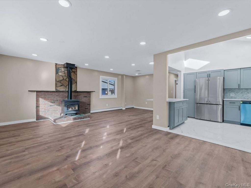 Photo of 1367 Pine Acres Boulevard, Bay Shore, NY 11706 (MLS # 952034)