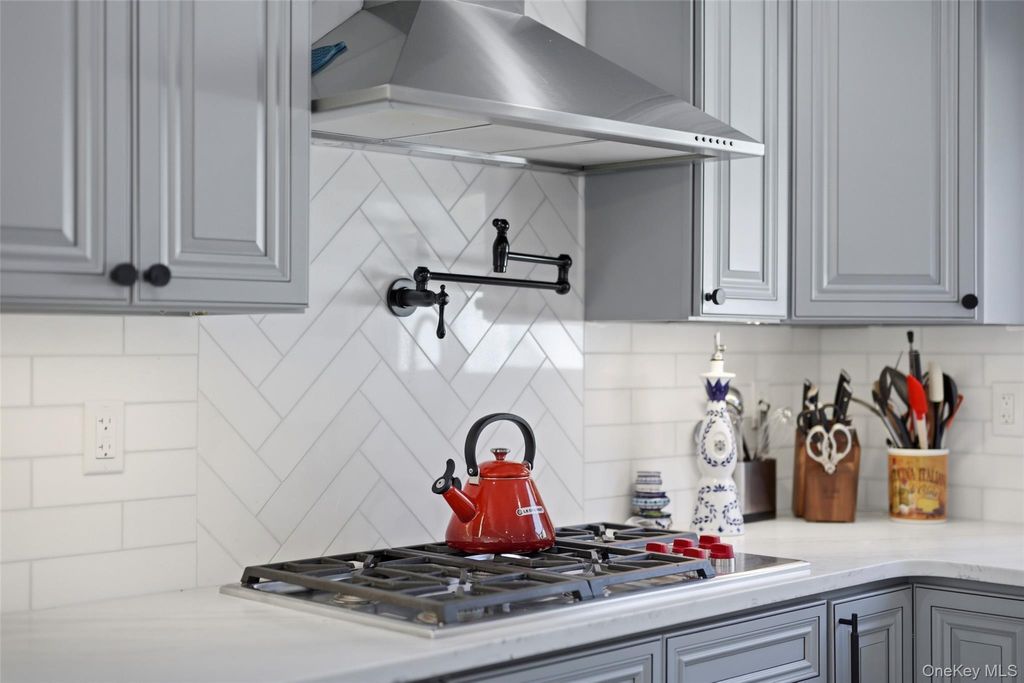 Photo of 10 Weldon Lane, Farmingville, NY 11738 (MLS # 975606)