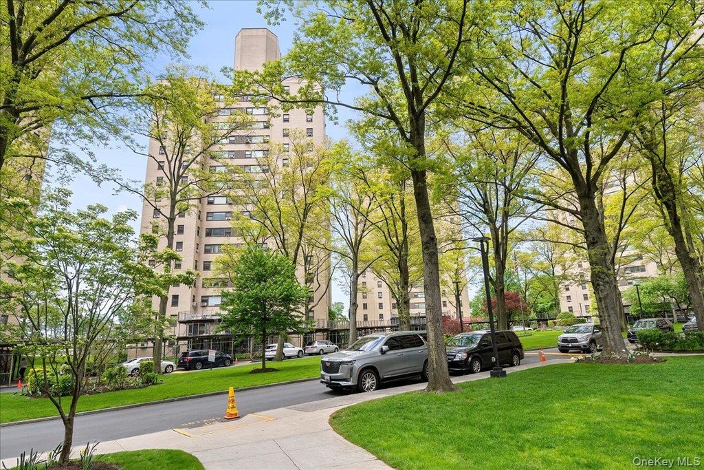 Photo of 4 Fordham Hill Oval #16C, Bronx, NY 10468 (MLS # 1045862)