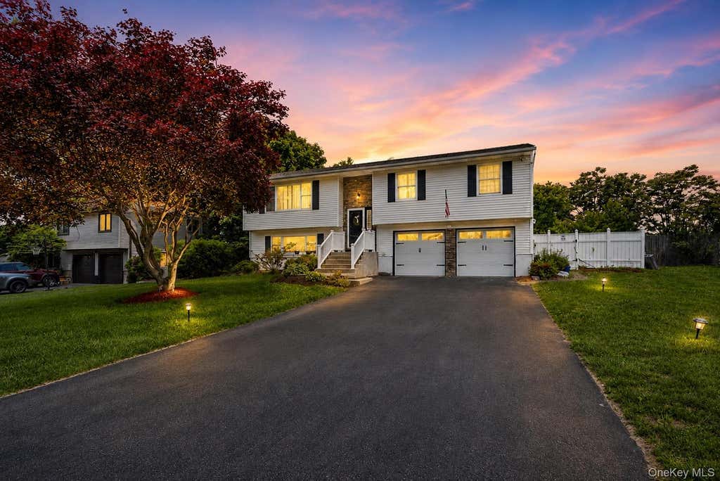 Photo of 15 Guernsey Drive, New Windsor, NY 12553 (MLS # 1038925)
