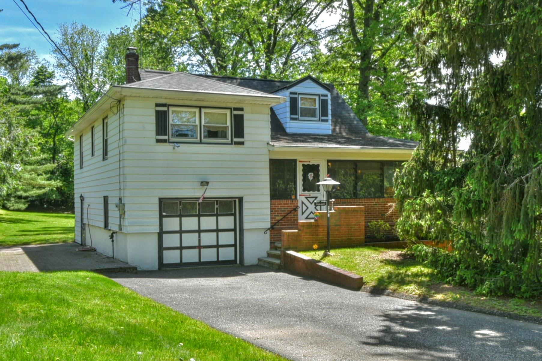 210 Rockland Road, Pearl River, New York image 1