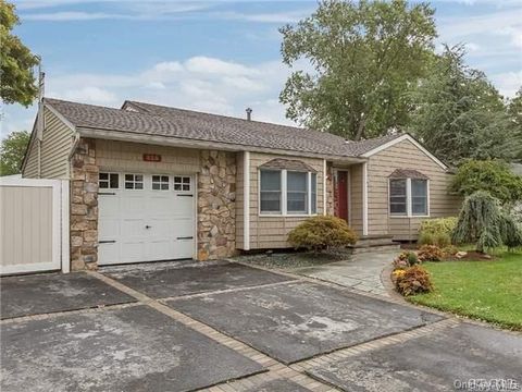 Photo of 325 W 16th Street, Deer Park, NY 11729 (MLS # 932731)