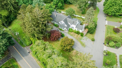 Homes For Sale - 221 Huntington Bay Road<br/> Huntington, NY 11743