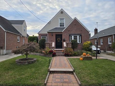 Photo of 11418 238th Street, Elmont, NY 11003 (MLS # 926706)