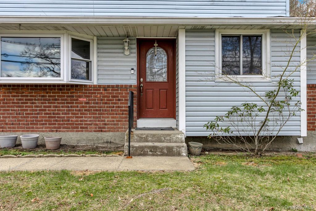 Photo of 2028 Oakwood Drive, Peekskill, NY 10566 (MLS # 984366)