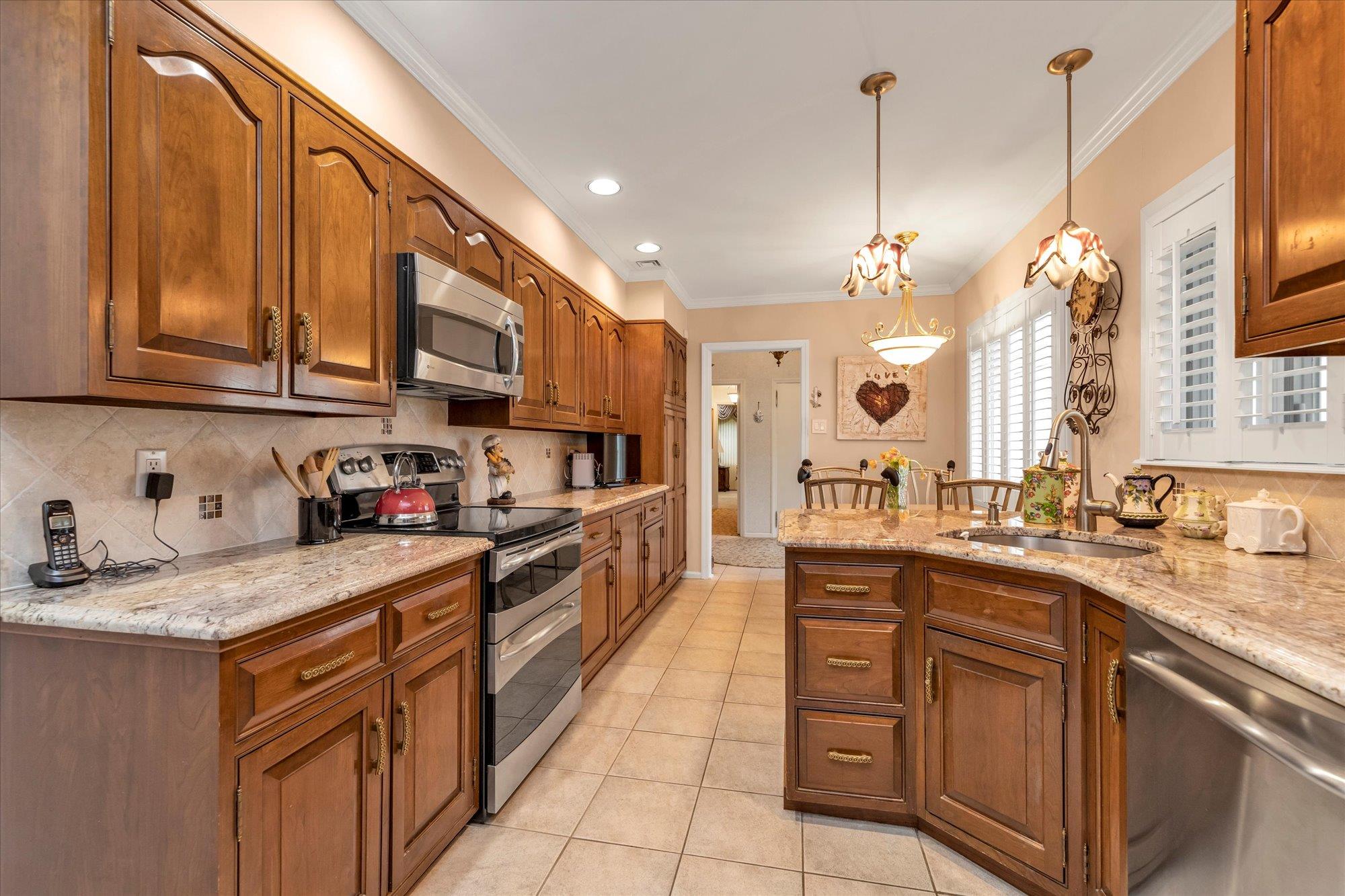 1603 Cynthia Court, Hewlett, New York image 6