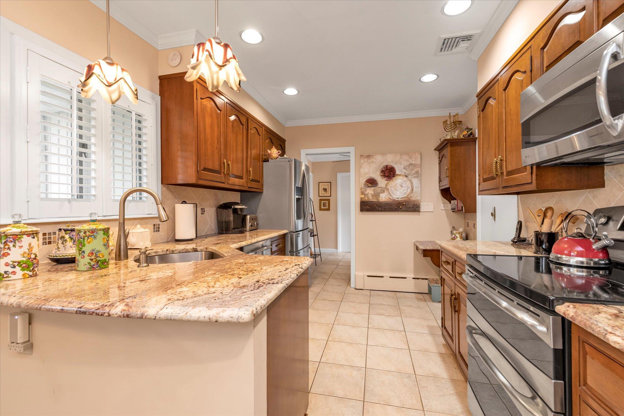1603 Cynthia Court, Hewlett, New York image 7