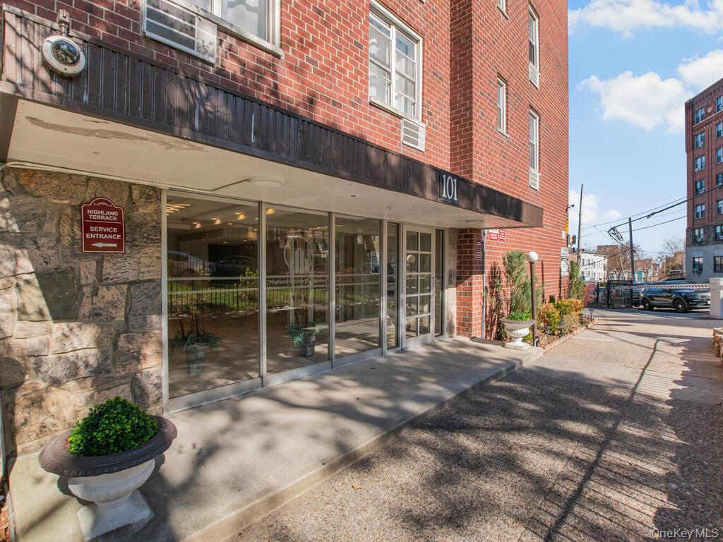 Photo of 101 Highland Avenue #3P, Yonkers, NY 10705 (MLS # 1039876)