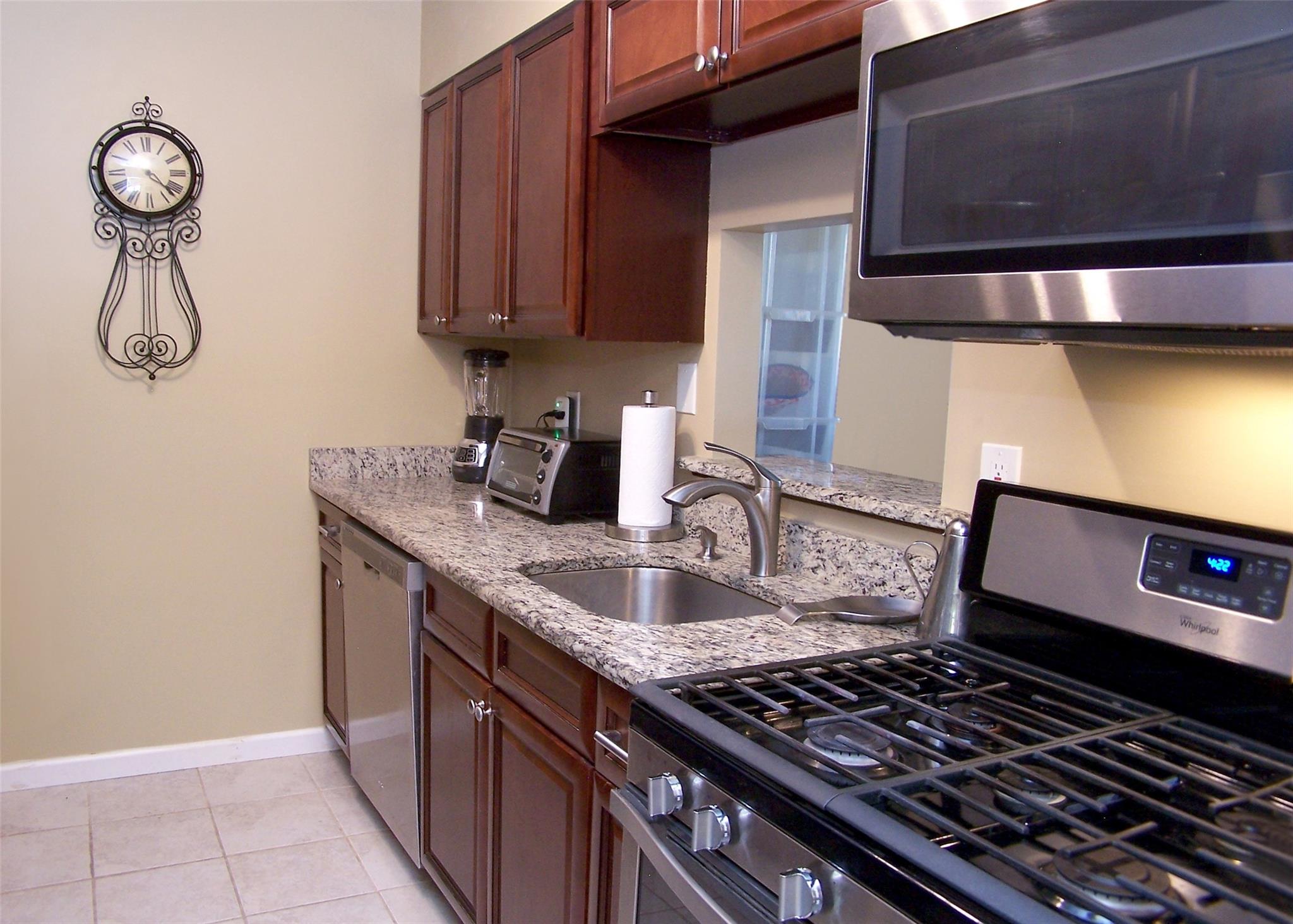 225 Lake Pointe Circle Cir #1, Middle Island, New York image 5
