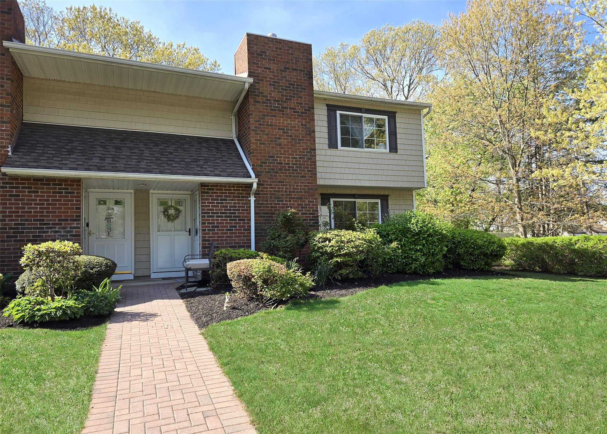 225 Lake Pointe Circle Cir #1, Middle Island, New York image 1