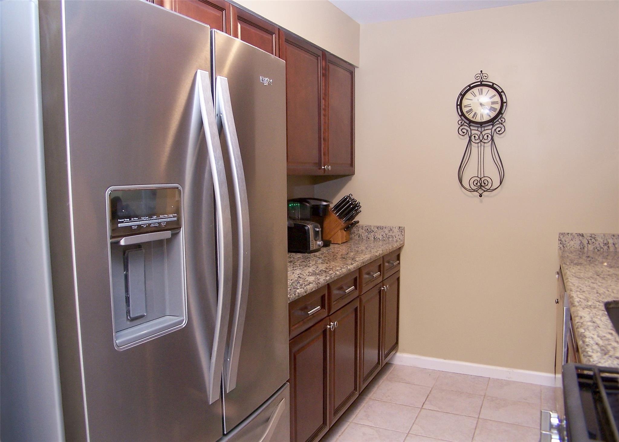225 Lake Pointe Circle Cir #1, Middle Island, New York image 6