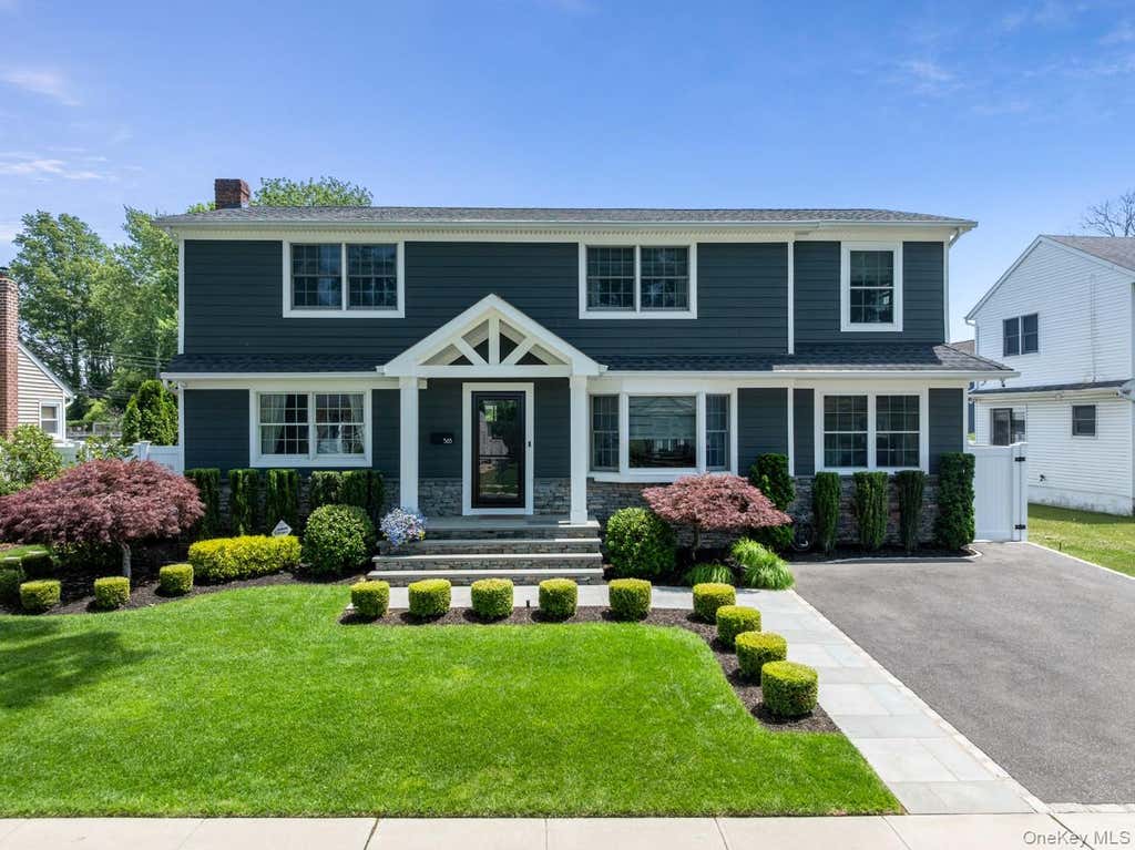 Photo of 565 Kell Place, Seaford, NY 11783 (MLS # 1018434)
