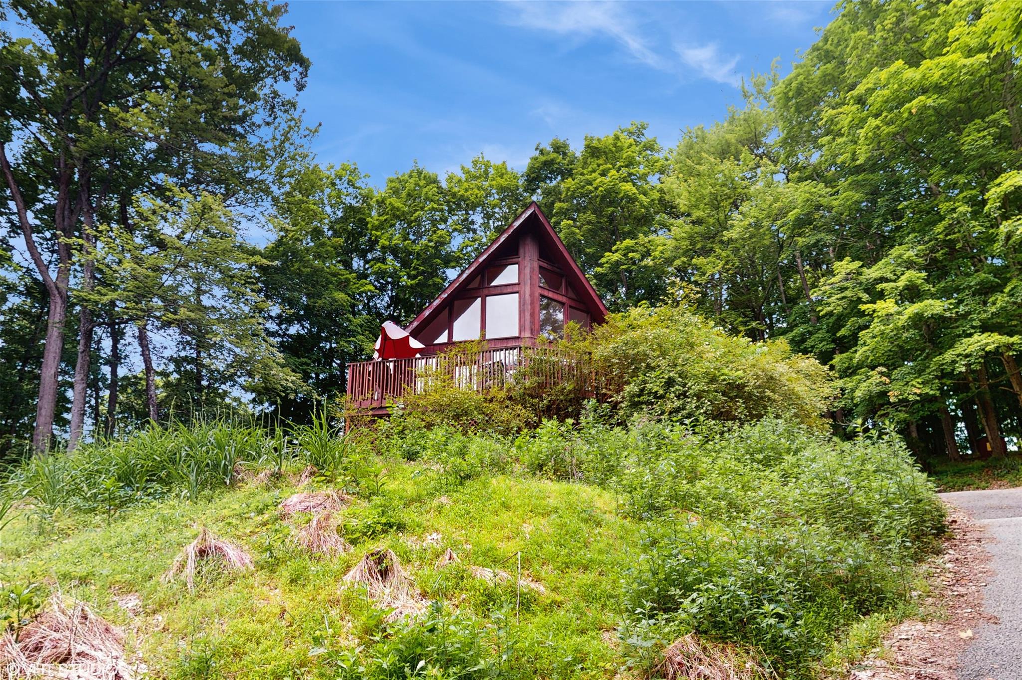 Brandy Lane, Wappingers Falls, New York - 3 Bedrooms  
2 Bathrooms  
8 Rooms - 
