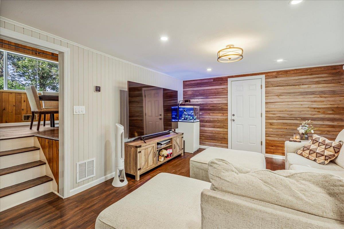 19 Colony Road