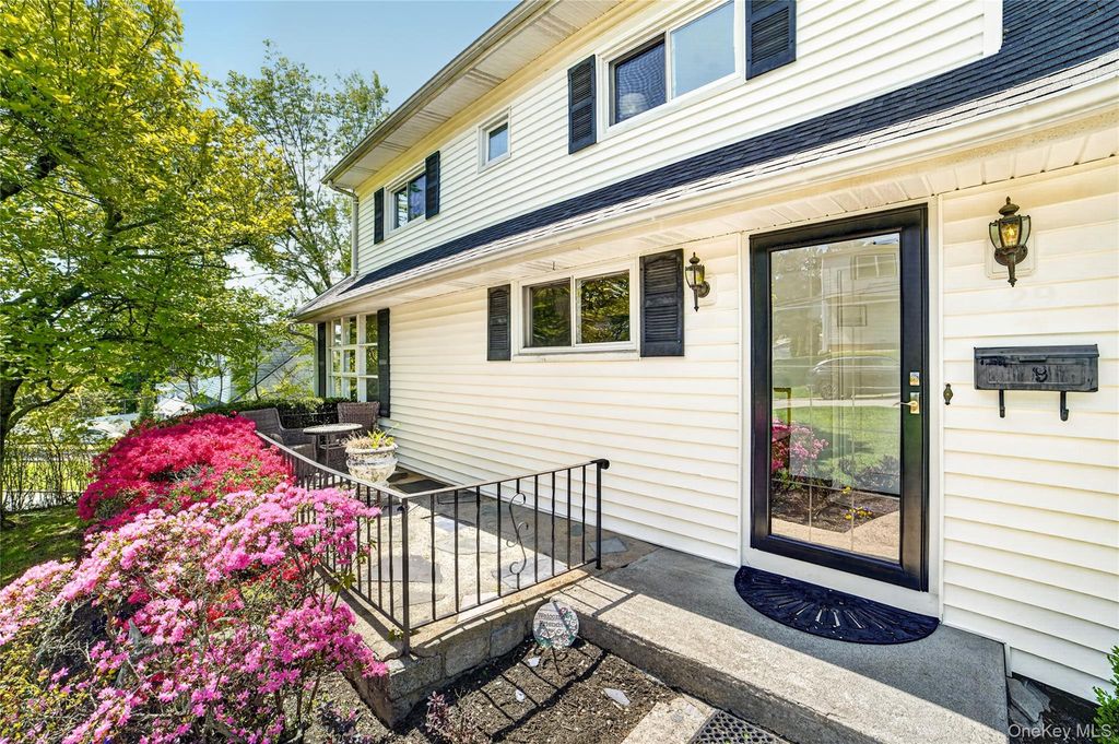 Photo of 29 Newkirk Road, Yonkers, NY 10710 (MLS # 995099)