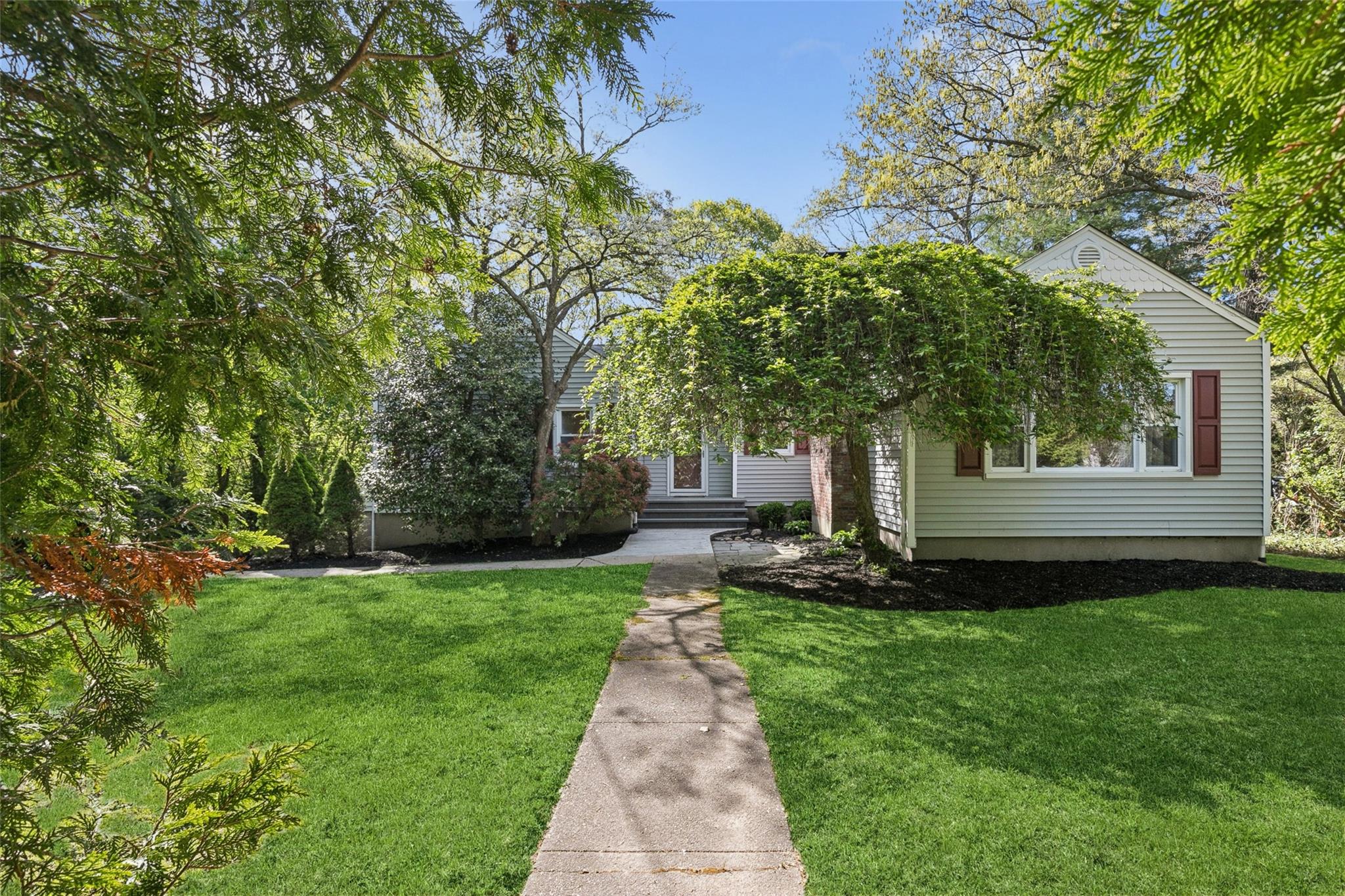 22 Washington Drive Dr, Centerport, New York image 3