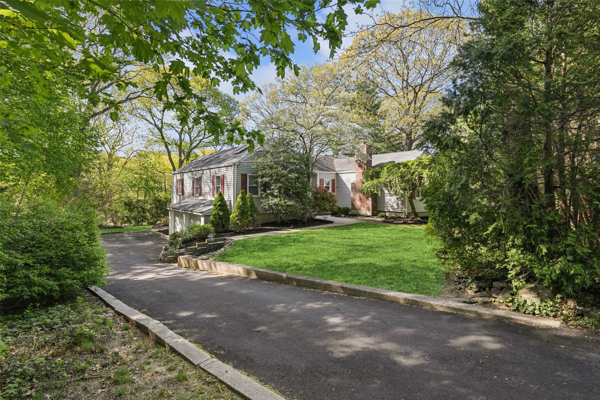 22 Washington Drive Dr, Centerport, New York image 2