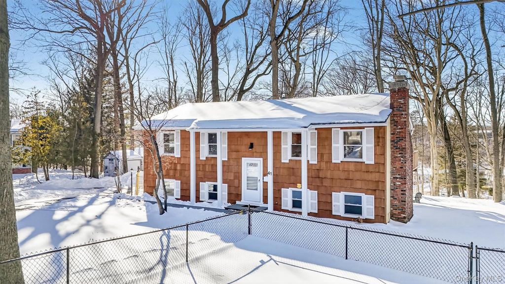 Photo of 41 Highland Avenue, West Nyack, NY 10994 (MLS # 957817)