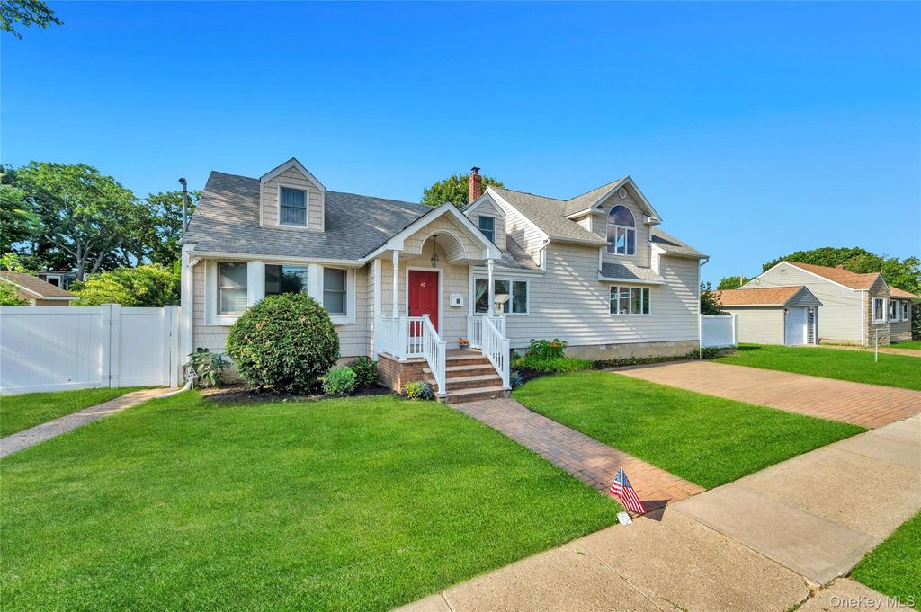 Photo of 40 Columbia Street, Bethpage, NY 11714 (MLS # 1021975)