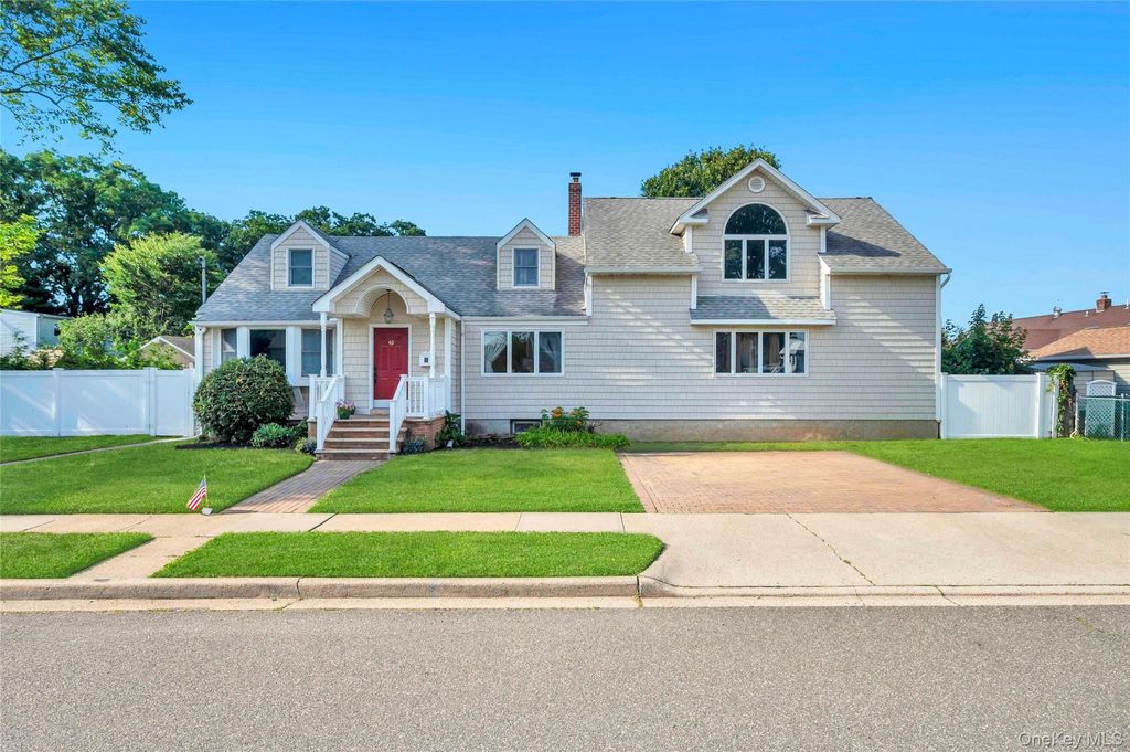 Photo of 40 Columbia Street, Bethpage, NY 11714 (MLS # 1021975)