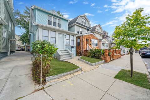 Photo of 101-47 131st Street, Richmond Hill S., NY 11419 (MLS # 928112) Photo of 101-47 131st Street, Richmond Hill S., NY 11419 (MLS # 928112)