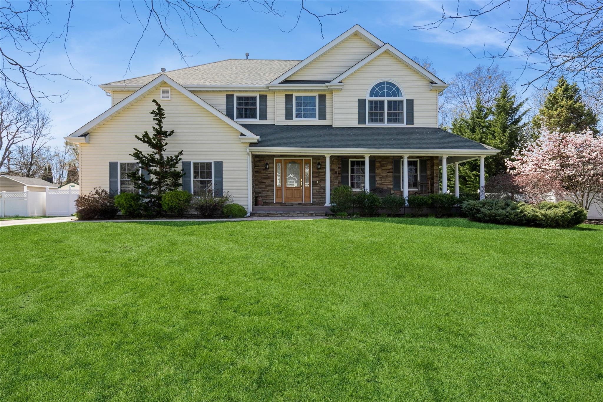 4 Sipala Court, East Northport, New York image 1