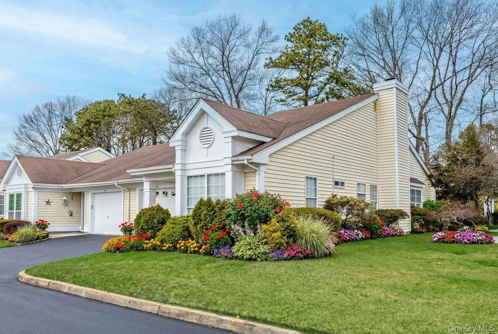 Photo of 16 Huntington Court, Ridge, NY 11961 (MLS # 974264)