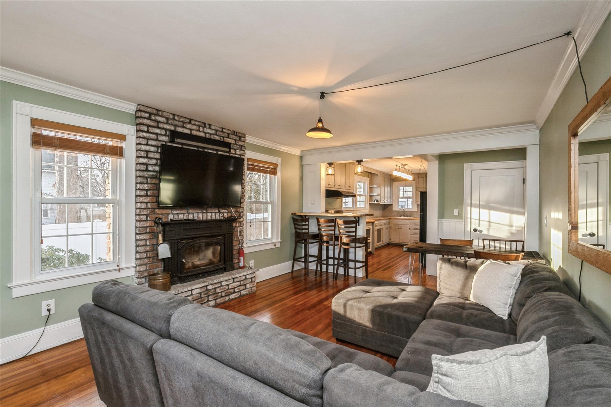 203 W Pulaski Road, Huntington Station, New York image 17