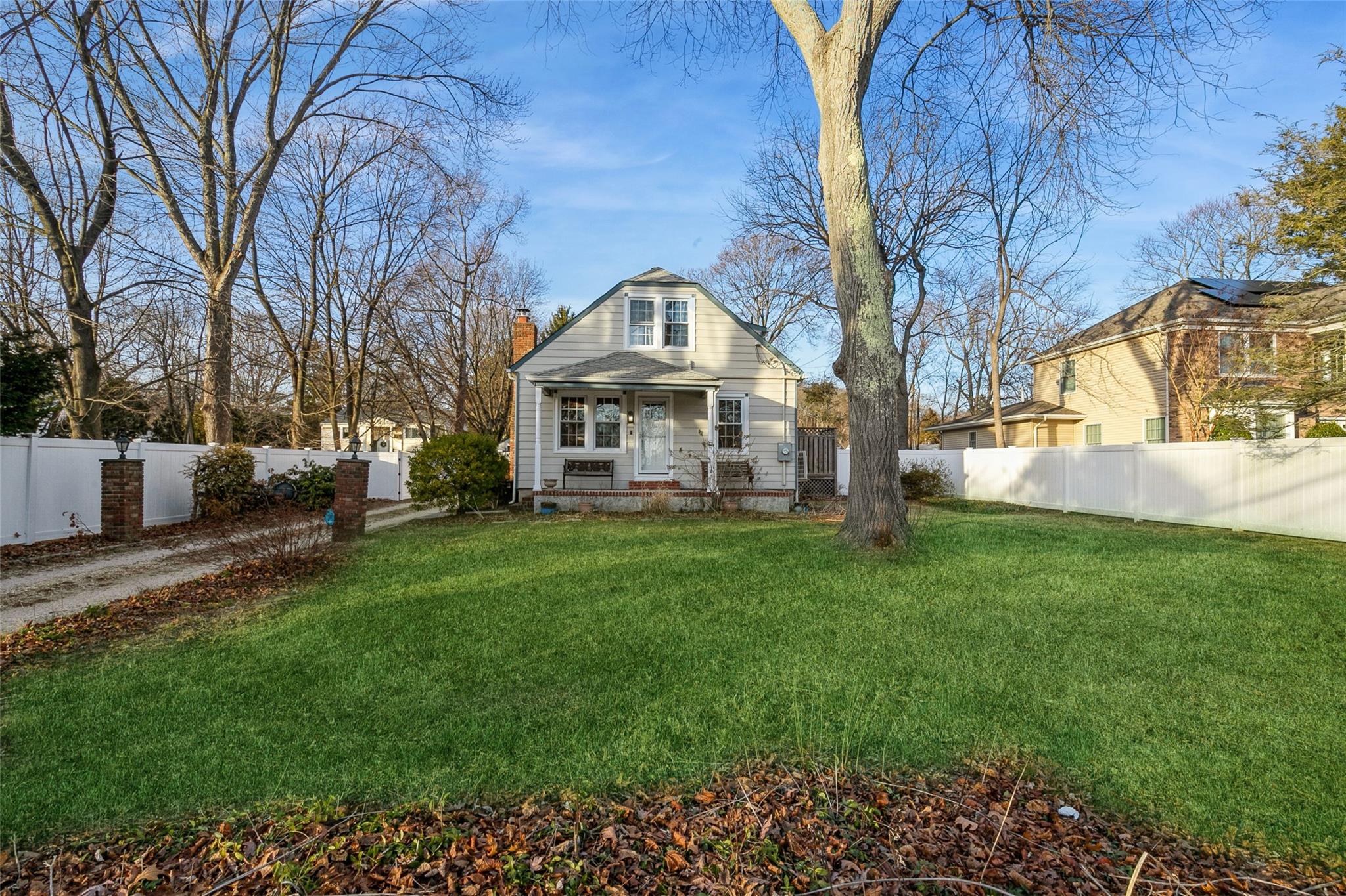203 W Pulaski Road, Huntington Station, New York image 4