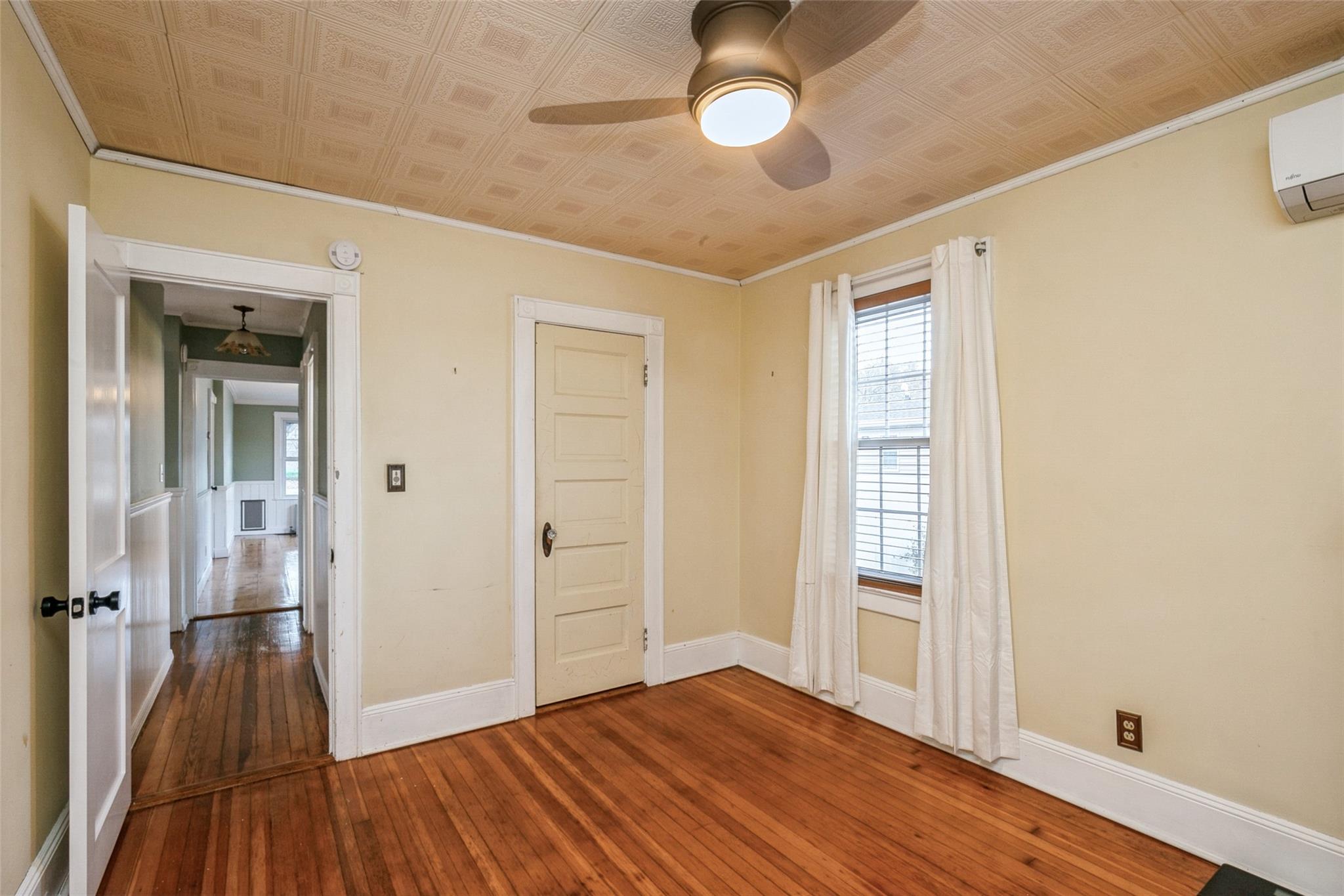 203 W Pulaski Road, Huntington Station, New York image 32