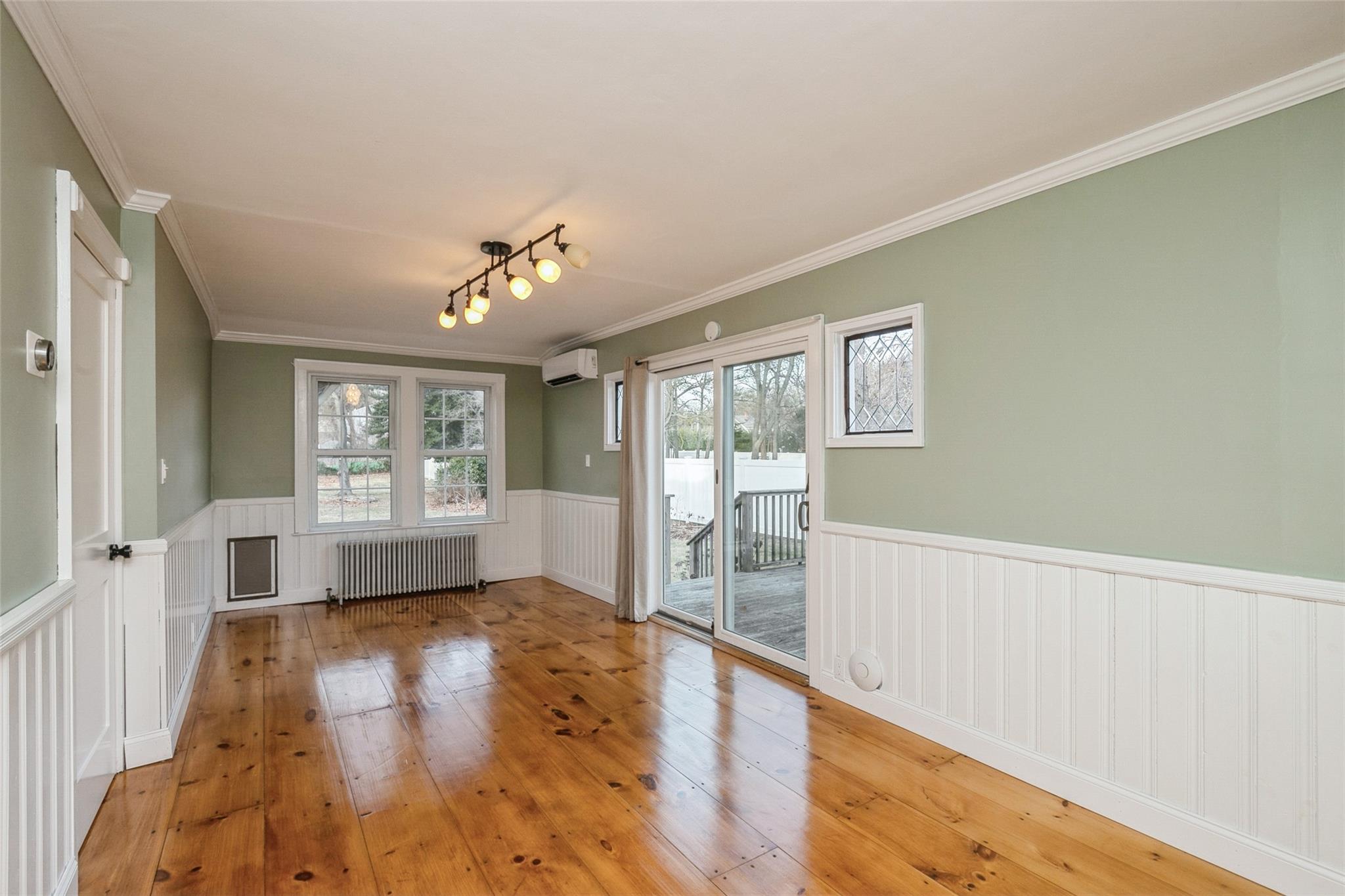 203 W Pulaski Road, Huntington Station, New York image 27
