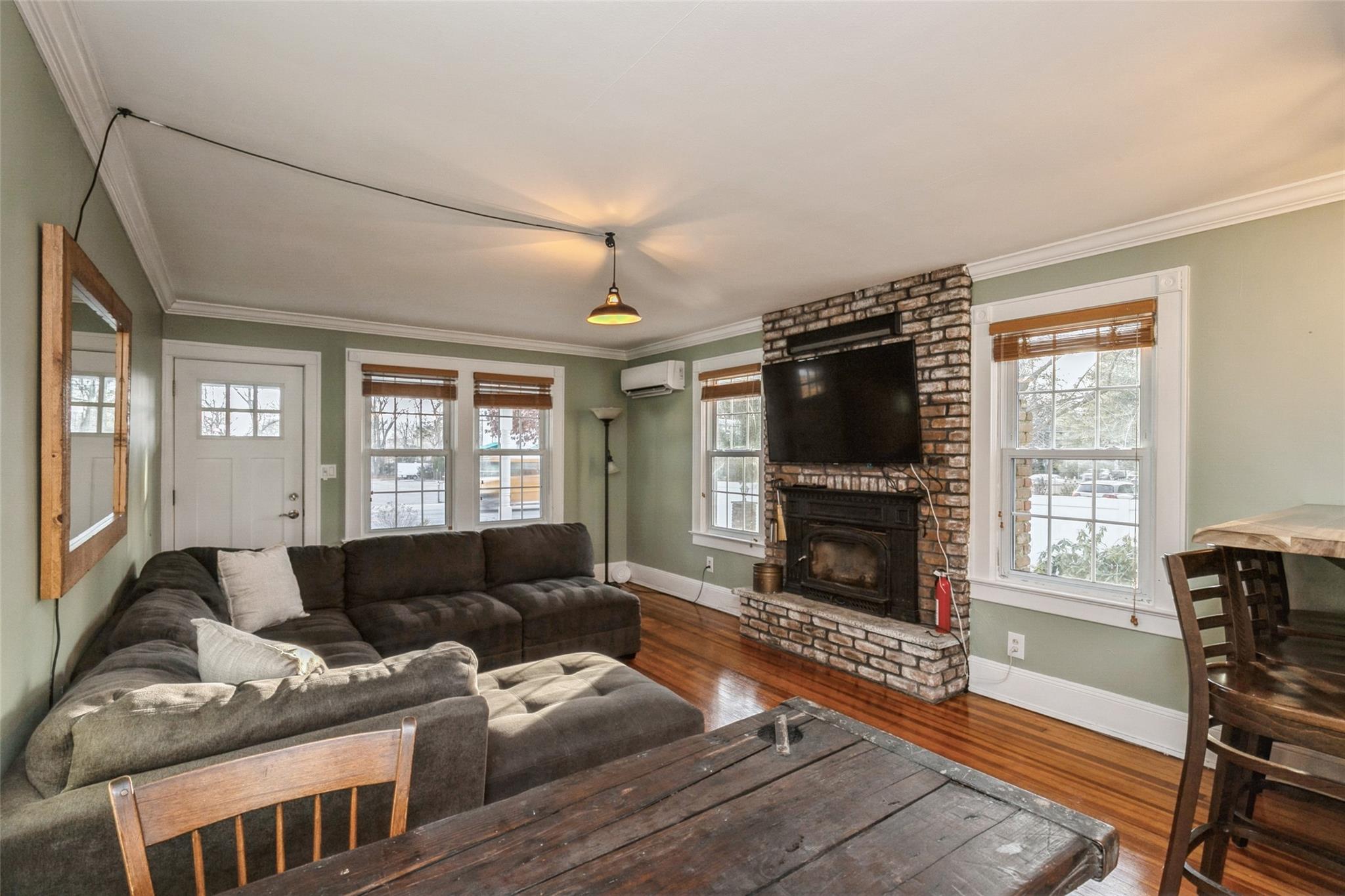 203 W Pulaski Road, Huntington Station, New York image 15