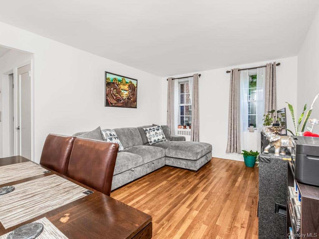 Photo of 780 Bronx River Road #A16, Bronx, NY 10708 (MLS # 1014359)